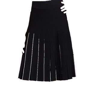 Black pleated knit skirt with white piping